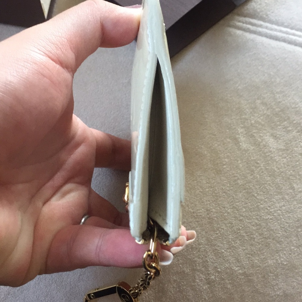 Louis Vuitton Pochette Cles In Vernis Blanc Corail - Picture 6 of 8